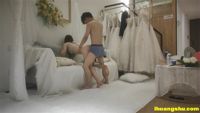 小哥哥舌功了得，挑逗阴蒂不要不要了丰满吊钟奶子轻熟女白色睡衣[220.09MB/MP4/WF]