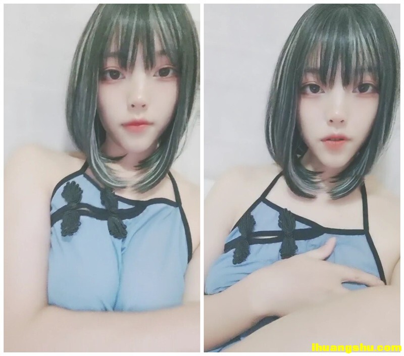 爆乳开档黑丝少妇露脸跟眼镜小哥一起直播大秀，让小哥揉奶子，跳蛋玩弄骚穴[293.68MB/MP4/W