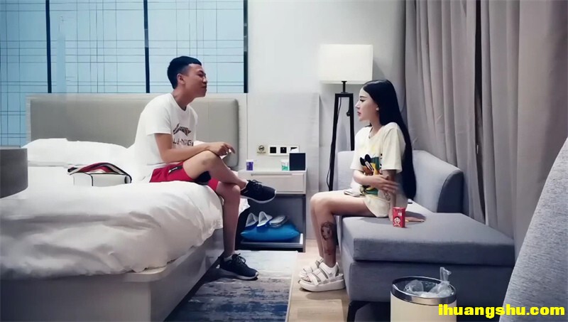 身材高挑性感大长腿翘着美臀露出逼逼忍不住口干舌燥鸡巴硬猛力插进去抽送深入[3.97GB/MP4/