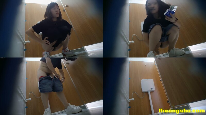 九月最新流出厕拍大神潜入美女如云的外语学院女厕偷拍学妹尿尿[MP4/1028MB/windfiles]