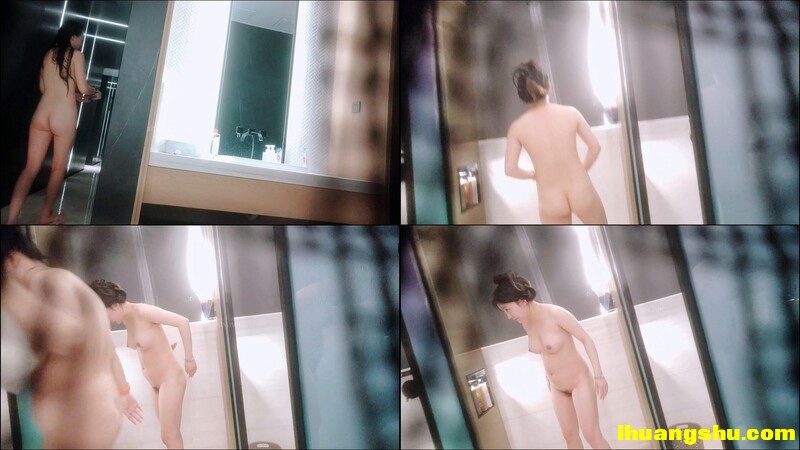 手持《闯入拍B》红裤眼睛小仙女，B洞口有白色的分泌物流出[MP4/37MB/windfiles]