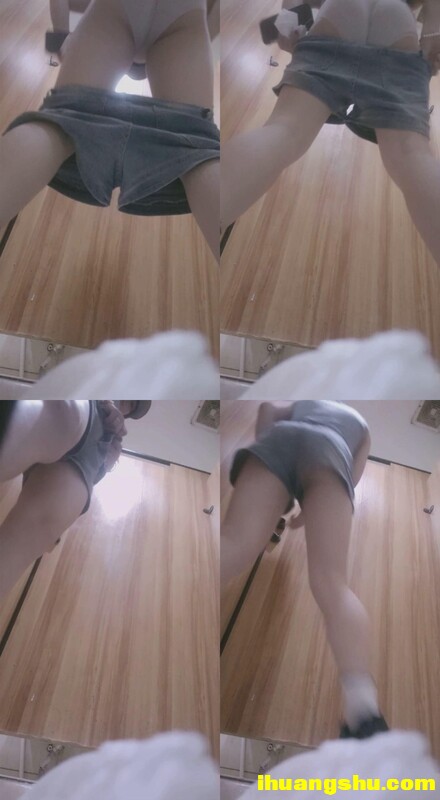 蜜桃臀阴唇长长的女孩像JJ一样随着喷出的尿液来回摆动[MP4/56MB/windfiles]